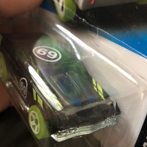 Mattel Hot Wheels '69 Chevelle X-Racers - Black and Green - Picture 4 of 8